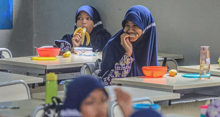 Program Makanan Bergizi Gratis Istana dengan Harga Rp 10.000 Per Porsi: Layak dan Efektif