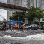 Jaga Kesehatan Kulit Anda Setelah Banjir, Saran Ahli Dermatologi