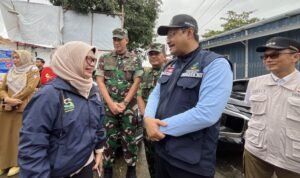 Kemensos Salurkan Dana Bantuan Rp5 Miliar untuk Korban Banjir di Kemensos Salurkan Dana Bantuan Rp5 Miliar untuk Korban Banjir di Sulsel, Makassar Mendapat Bagian Rp1,2 Miliar.